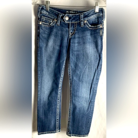 Silver Jeans Co  Women's SZ 26 Tuesday Low Cut Capri Metal Button Detail - Picture 1 of 11